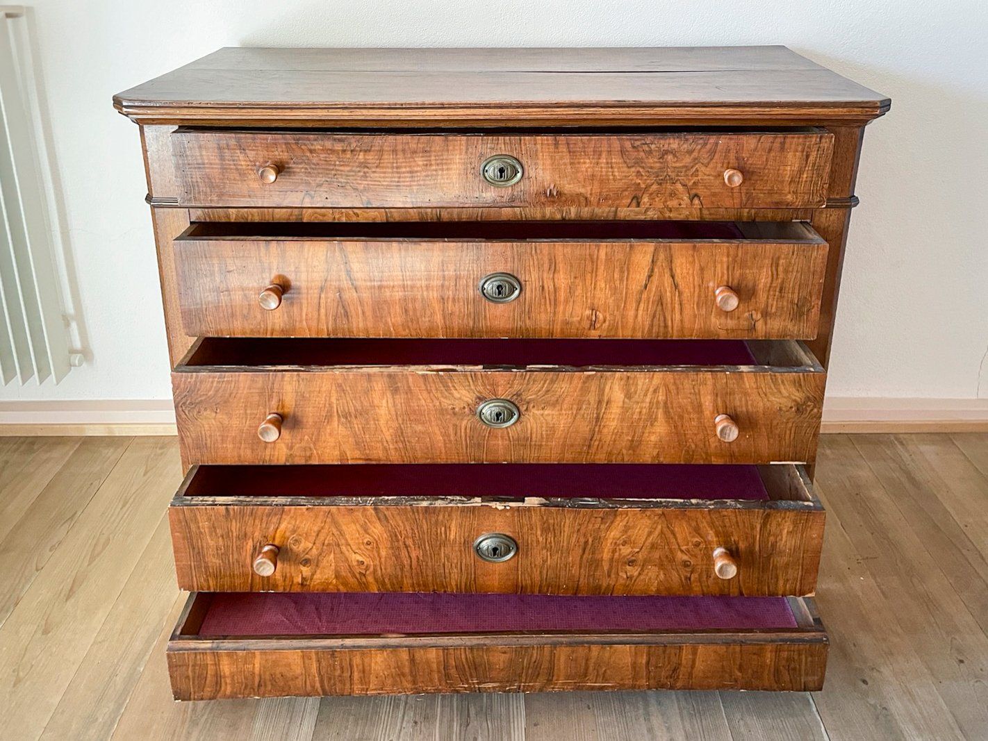Commodes: Biedermeier-Kommode, Nussbaum, 5 Schubladen – D'occasion à Winterthur par Ael_ 1
