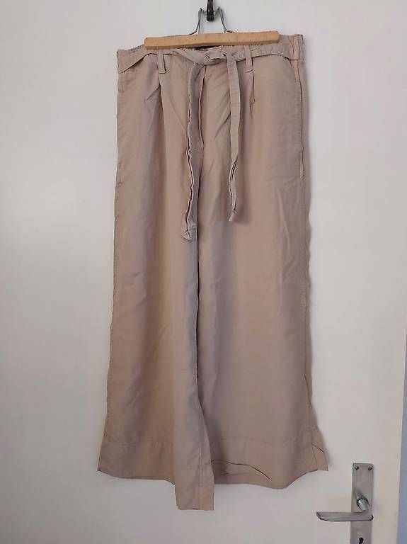Hosen: Dreiviertel Hose + Gratis Shirts  – Gebraucht aus Emmetten von sandra0310 1