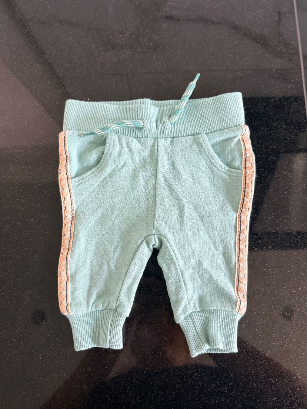 Pantaloni: Pantalon bébé turquoise, 50 – Usato da La Neuveville venduto da mypinguin