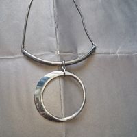 Collier en métal noir 