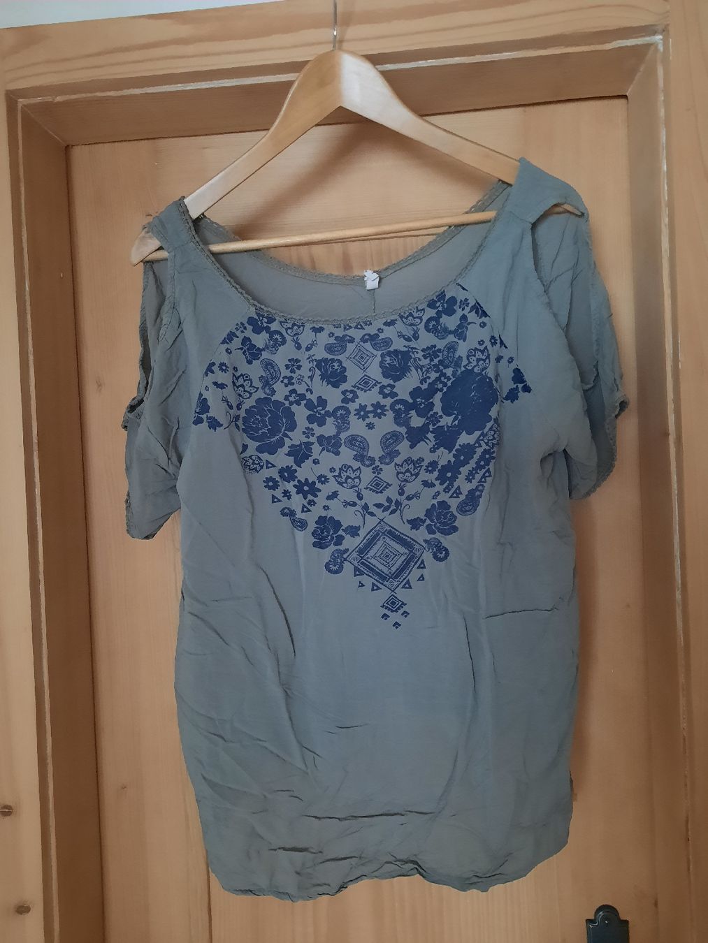T-shirt: TODAY TShirt Bluse, Grösse L – Usato da Unterterzen venduto da elebo