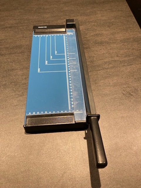 Tous les outils: Hebelschneide / Schneidemaschine – D'occasion à Hombrechtikon par Leonerina 1