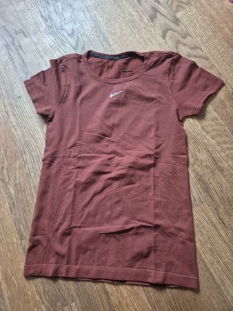 Nike Dri-Fit rust tee shirt size S