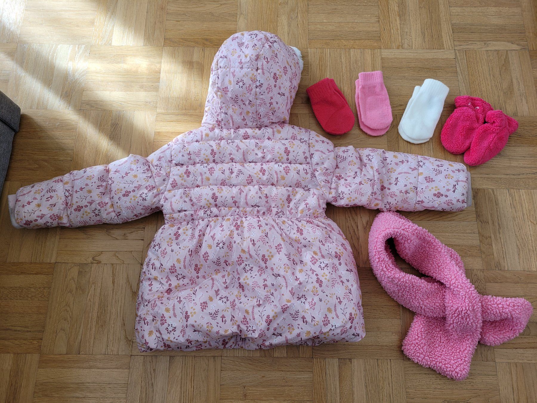 Kleiderpakete & -sets: Jacke grösse 98 mit Schal und Handschuhe – Neu (gemäss Beschreibung) aus Frick von Spain_3 2