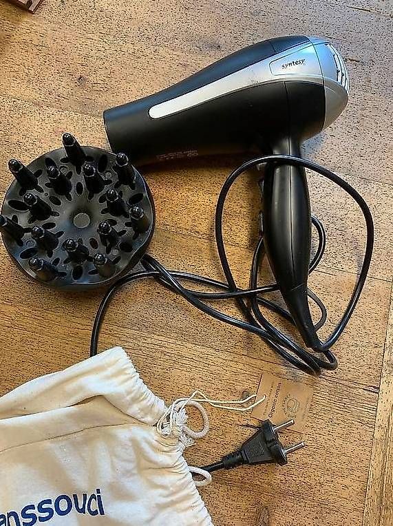 Föhn: Sèche cheveux, prise française – Gebraucht aus Lausanne von luc_8wsj