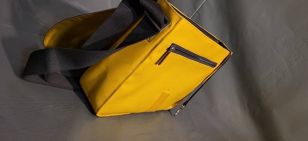 Sonstige Kleidung & Accessoires: Gelb-schwarze Umhängetasche – Gebraucht aus Curio von mia_vb5z 2
