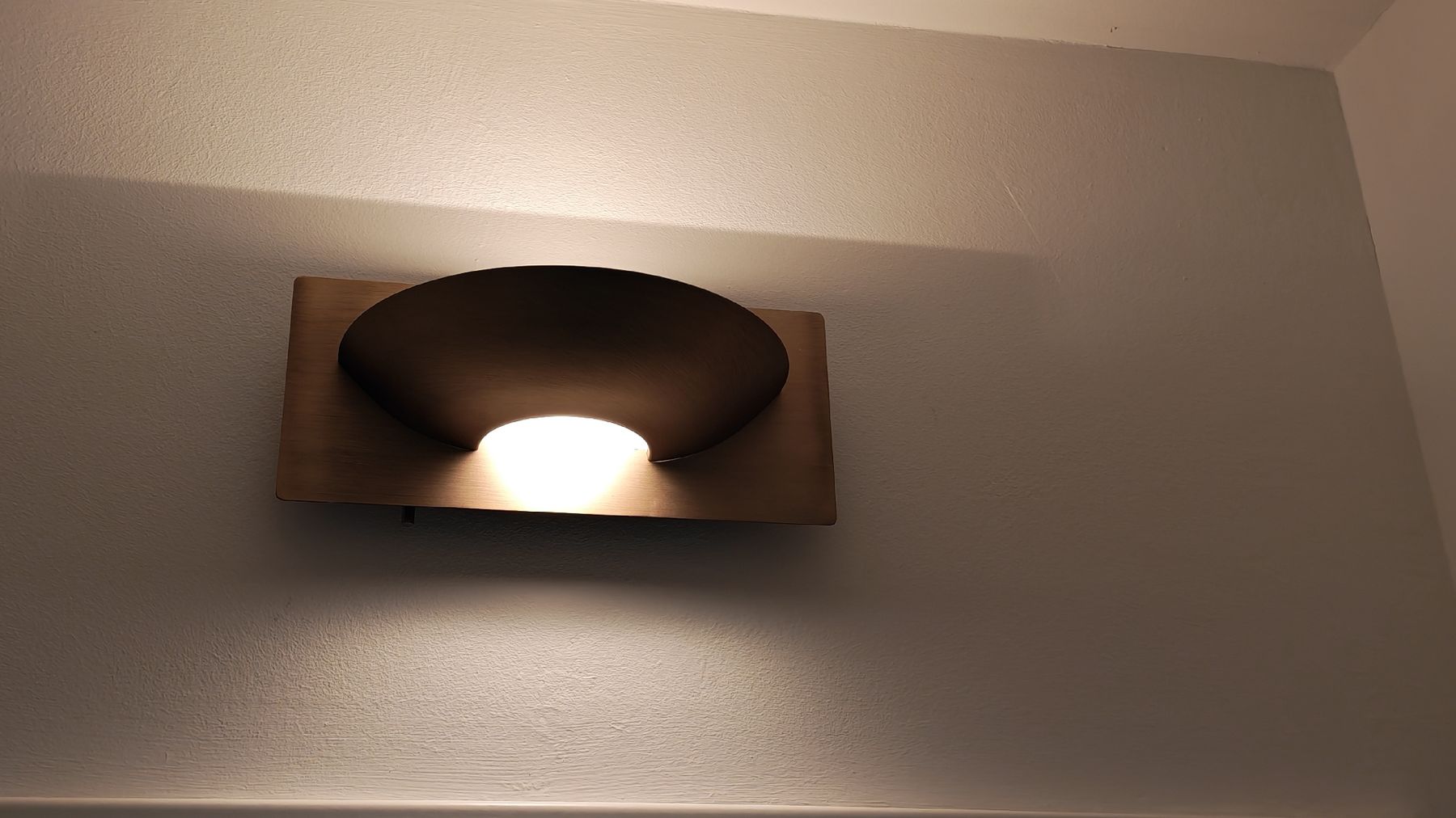 Lampade: Brushed gold metal dimmable wall lamp 80W – Usato da Büsserach venduto da mis_fg52