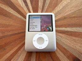 Neuer Akku! iPod Nano 3 4GB Silber mit Zubehör
