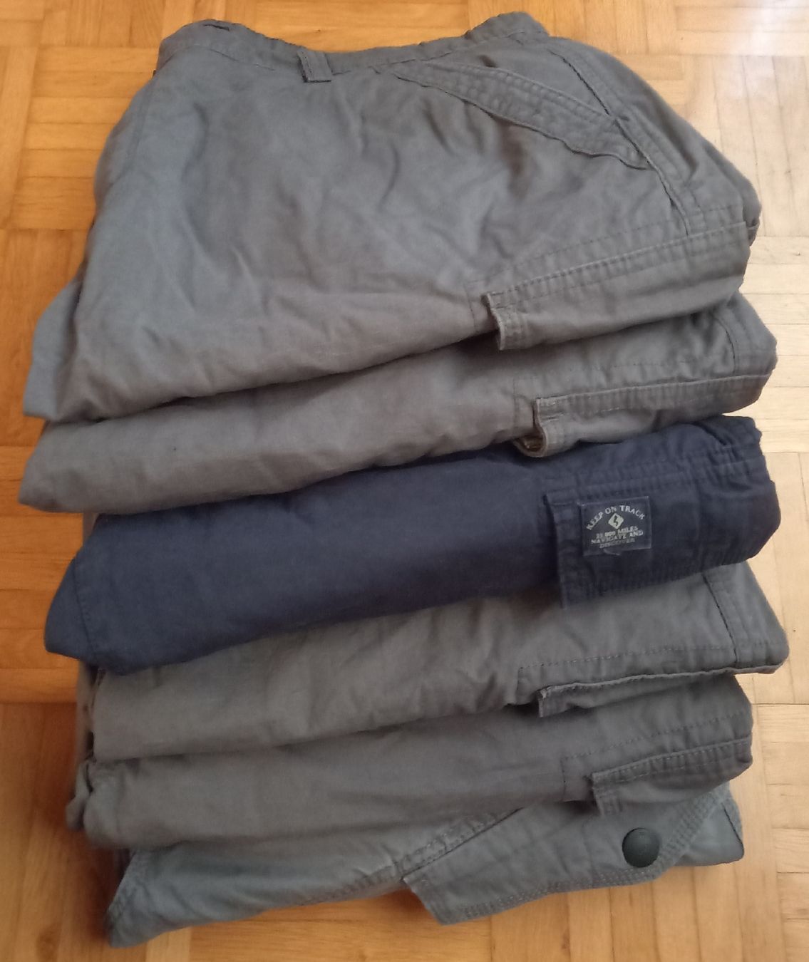C&A Kleiderpakete: Lot de 6 Short cargo d'été Taille 40 – Gebraucht aus Tramelan von Belleza82