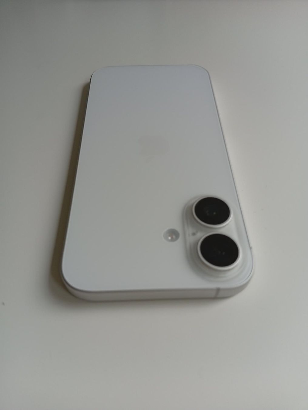 Apple Telefoni cellulari / Smartphones: iPhone 16 mit Apple MagSafe und Privacy Screen – Usato da Zürich venduto da flo_2h5w 5