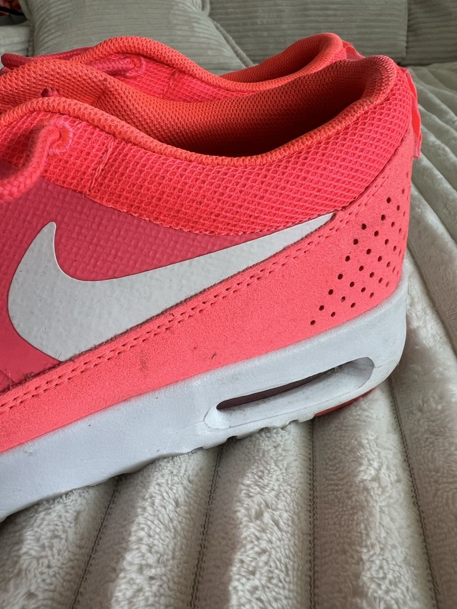 Nike Scarpe da donna: NIKE NEON THEA PINK GR 38 – Usato da Basel venduto da theo-g77 1