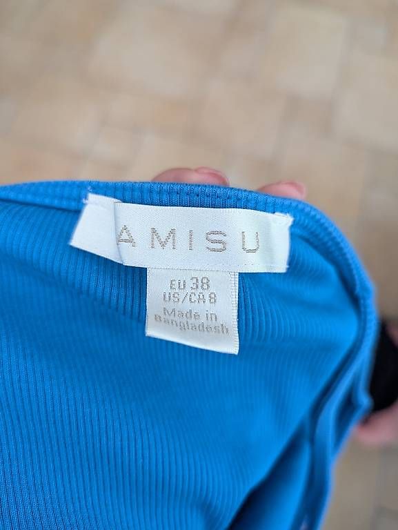 Robes: Robe amisu – D'occasion à Saillon par vic_xny8 1