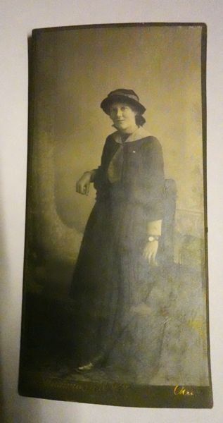 Poster & Bilder: Antikes Portrais Frau – Gebraucht aus Bleienbach von Mineral_Antik57 1