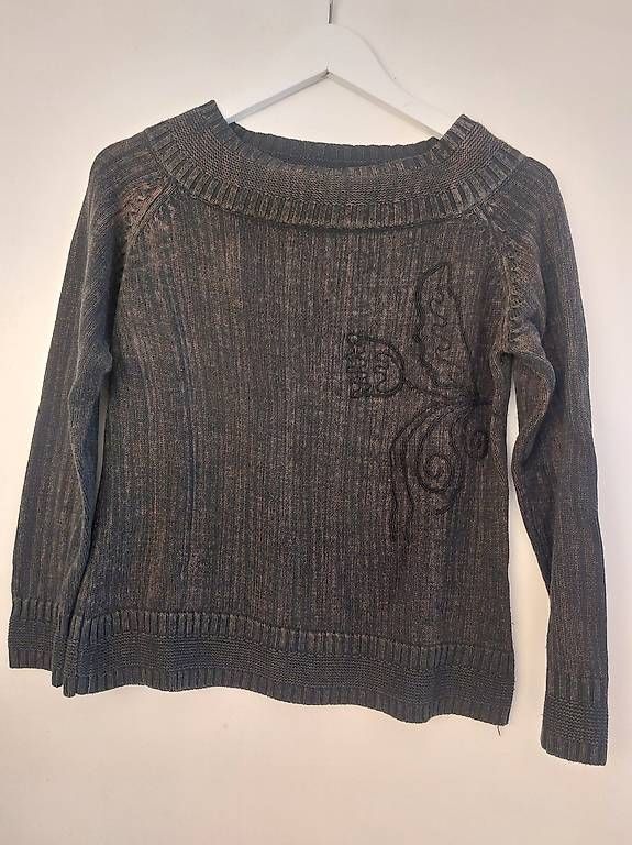 Pulls & Sweat-shirts: Pullover sehr schön mit Stickdesign + Gratis Accessoire – D'occasion à Emmetten par sandra0310