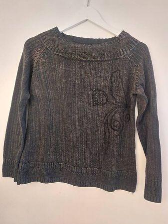 Pullover sehr schön mit Stickdesign + Gratis Accessoire