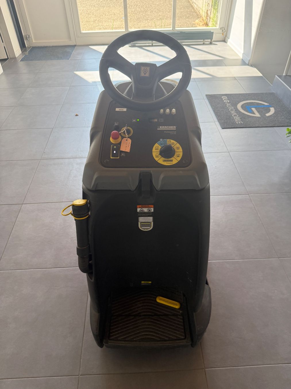 Kärcher Tutte le macchine: Kärcher Professional B 40 RS Step-on Scheuersaugmaschine – Usato da Aesch BL venduto da inf_97xr 4