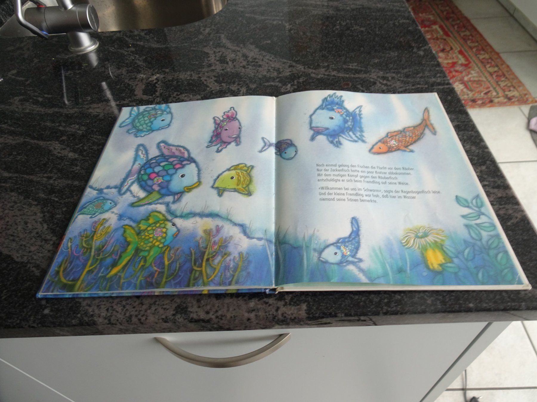 Bücher: Marcus Pfister: Der Regenbogenfisch - Hilf mir mit Glitzer e – Gebraucht aus Zürich von Roulet 9