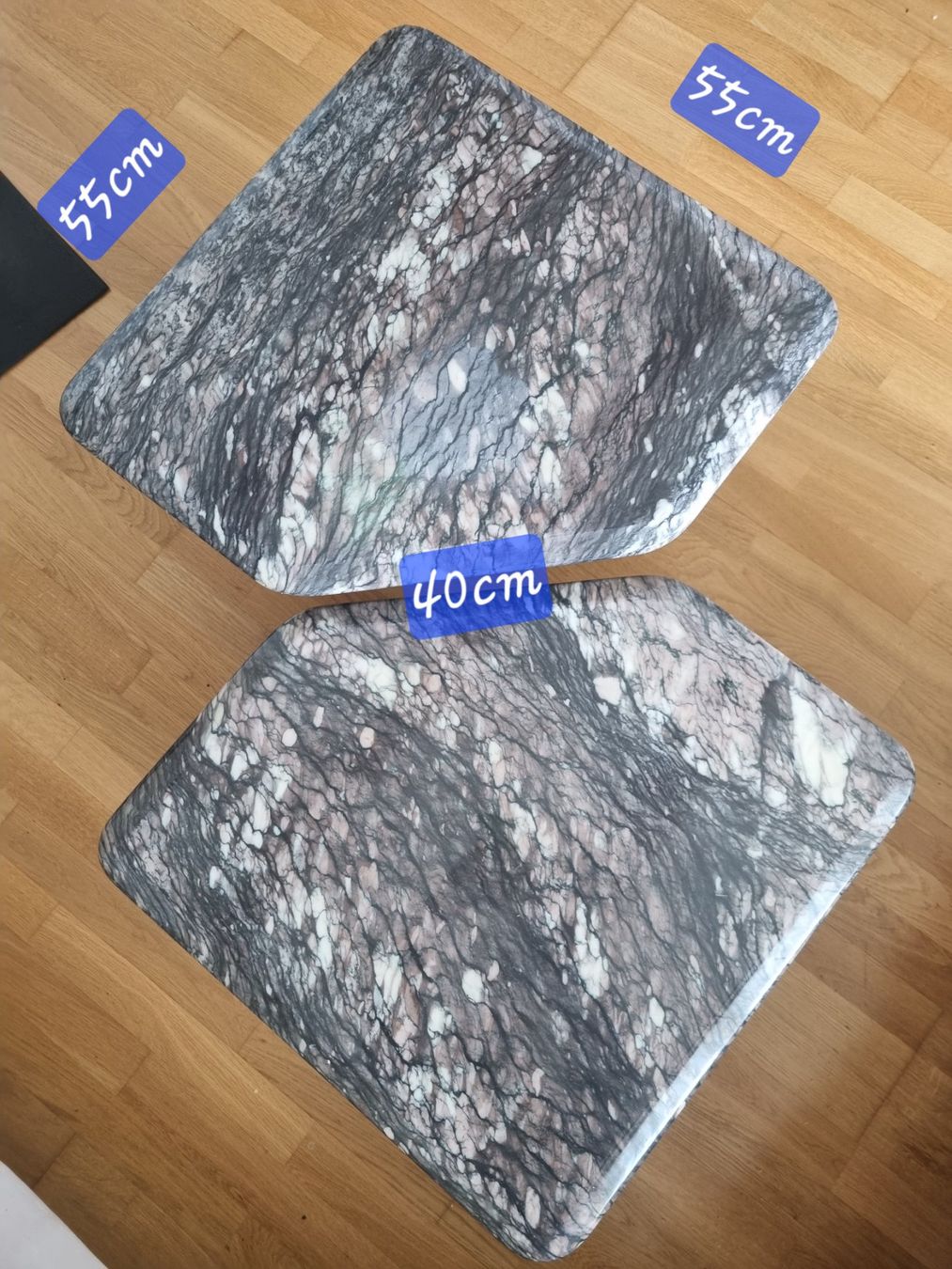 Set di tavolo e panche: Zwei Couchtische aus Marmor – Usato da Laupen BE venduto da Bombers 1