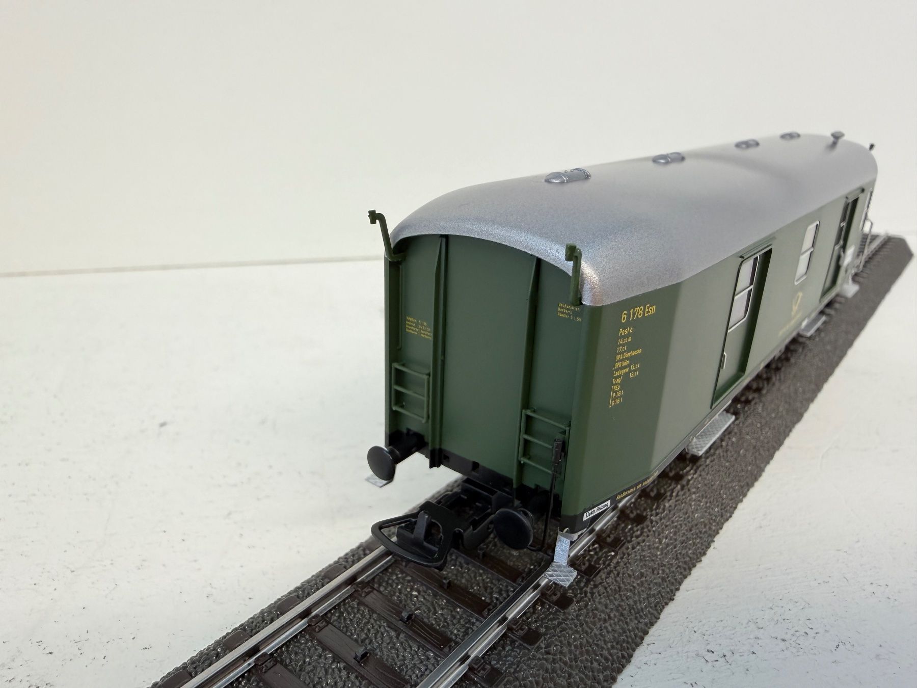 Piko Modelleisenbahnen: Bahnpostwagen Post c-13 DBP Ep. III – Gebraucht aus Büsserach von ModellbahnDepot 4