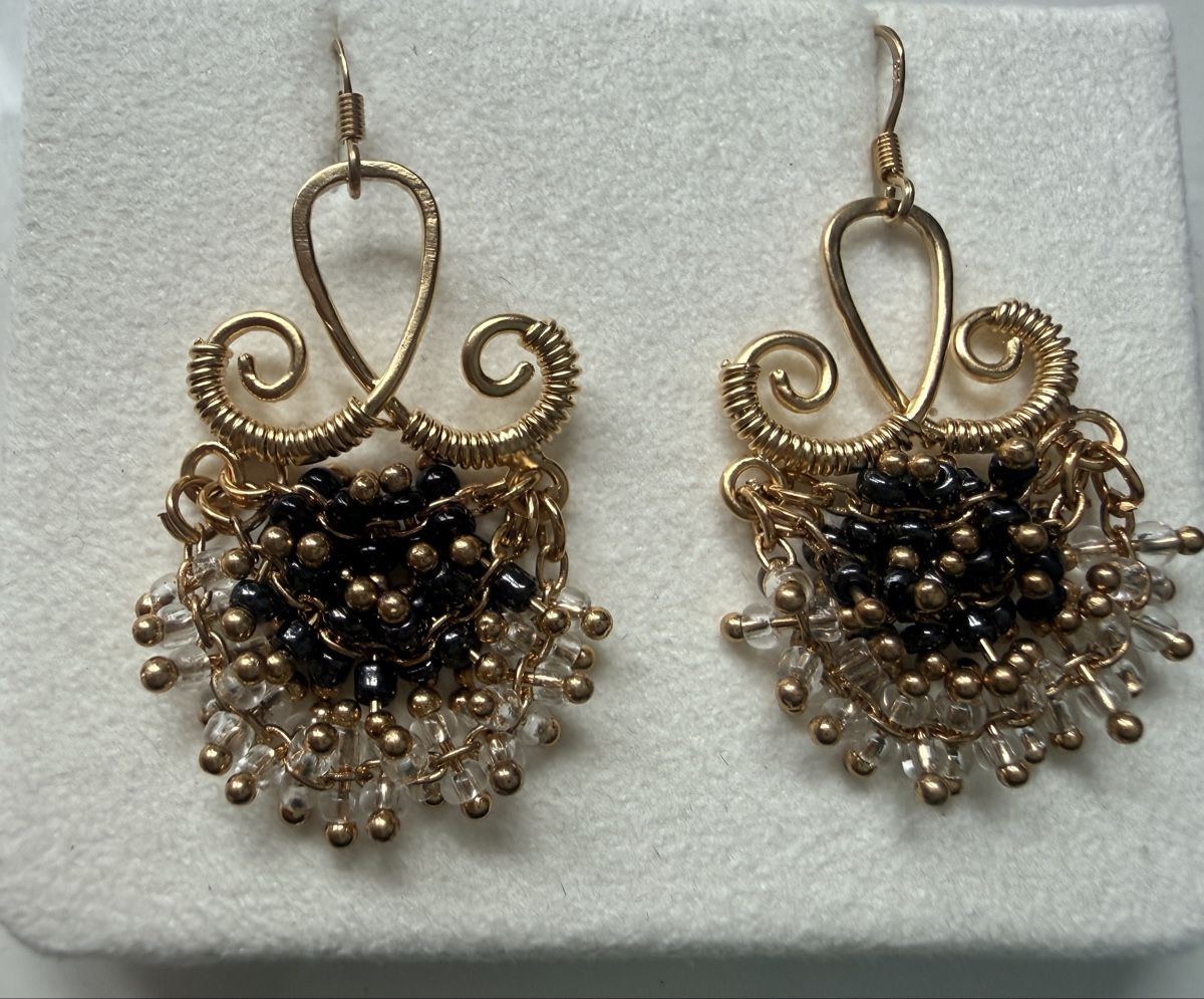 Orecchini pendenti & Orecchini a lobo: Elegant Dangle Earrings: Gold, Black, and Clear Beads – Nuovo (secondo la descrizione) da Zollikon venduto da 936_7xdb