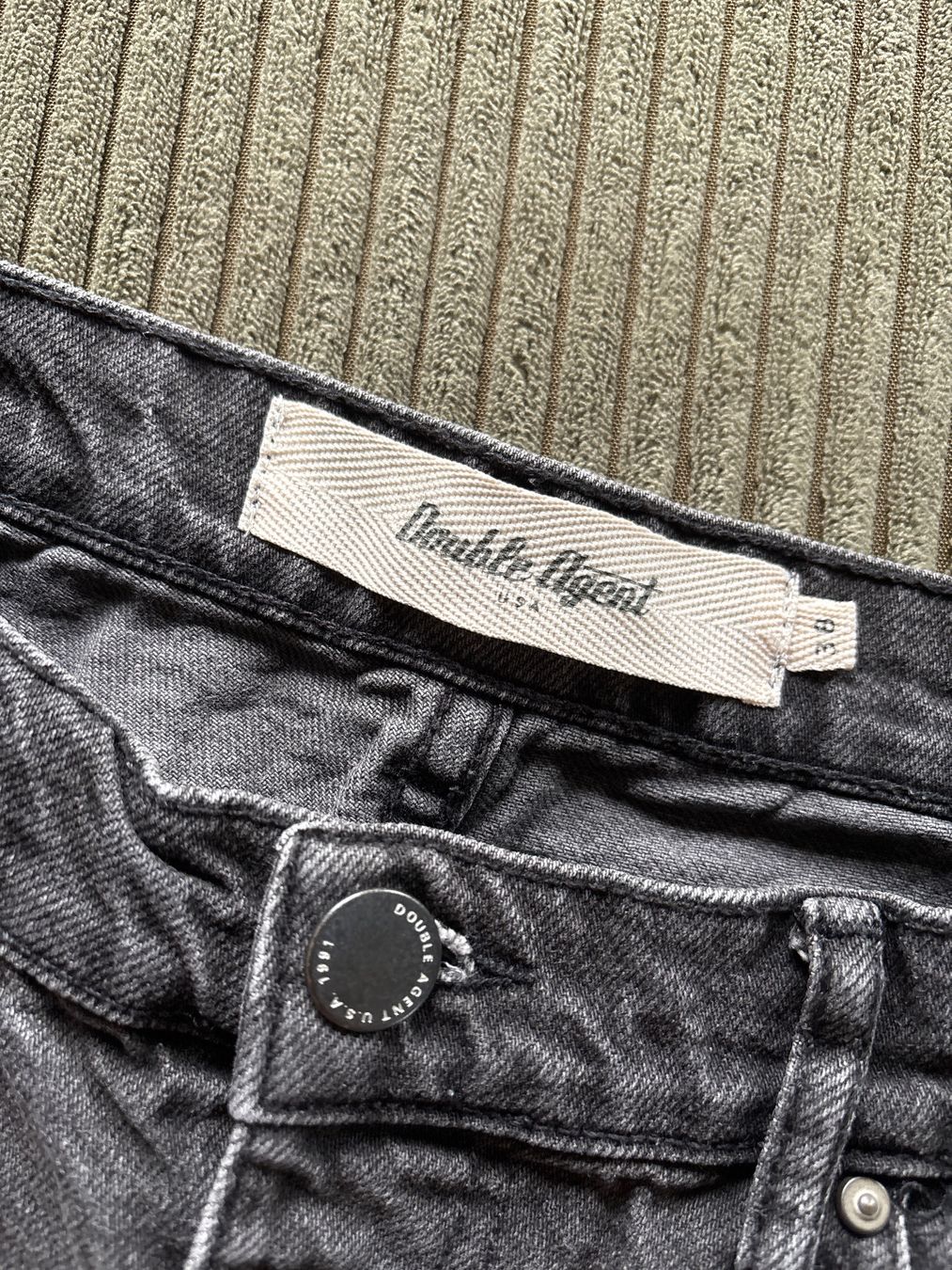 Jeans: Schwarze Jeansshorts Double Agent Größe 38 – Usato da Zürich venduto da mar_hc85 2