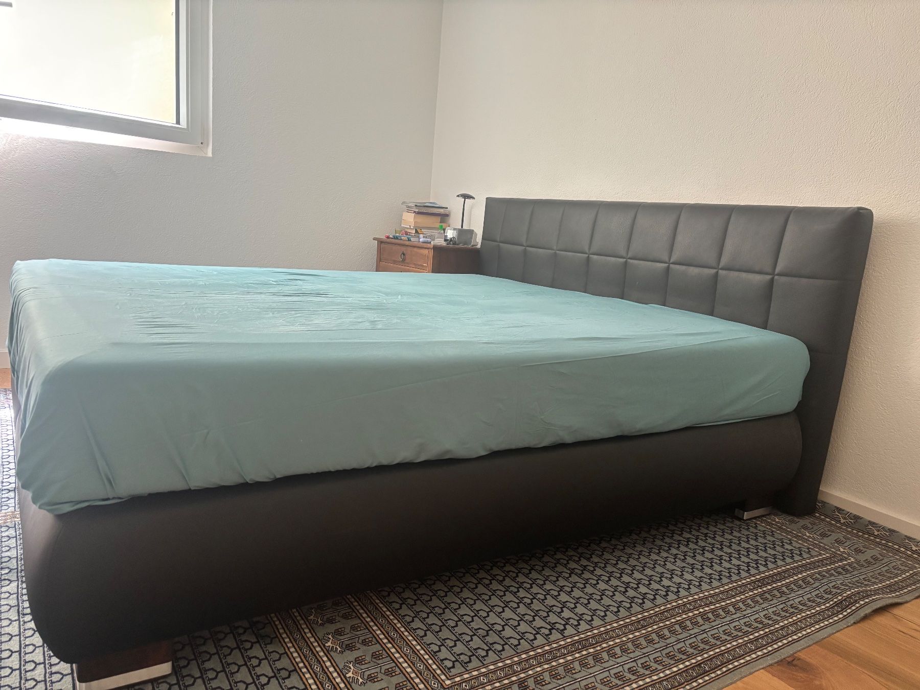 Betten: Boxspringbett mit Kopfteil schwarz Grösse 180x200cm – Gebraucht aus Wallisellen von ema_5b5d 4