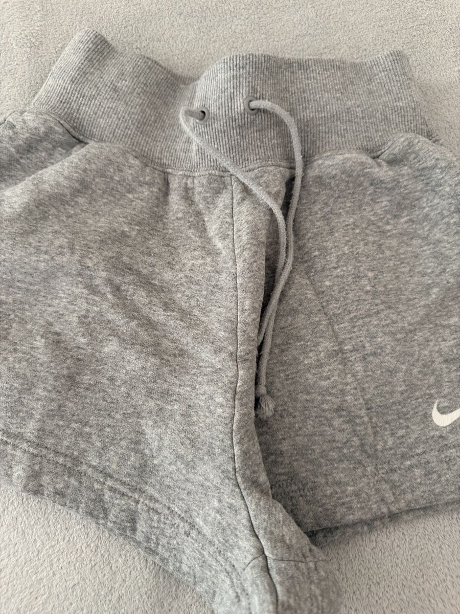 Nike Pantalons: Nike Grey Size XS   – D'occasion à Zürich par mcdcd 2