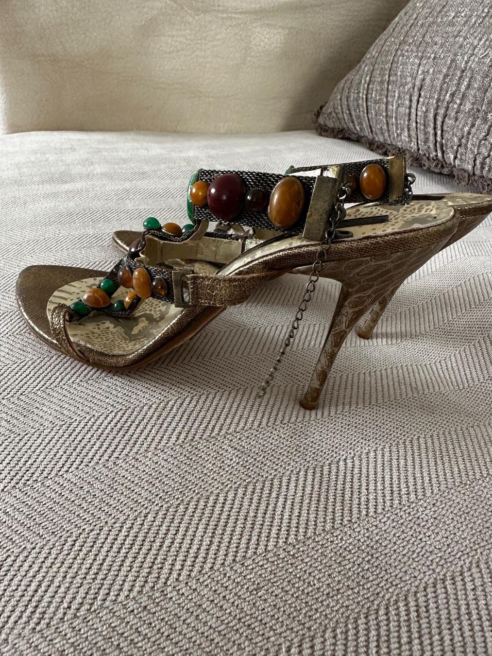 Scarpe da donna: Gladiator Stil Sandalen mit Schmucksteinen Gr. 38 – Usato da Thalwil venduto da victoriaSog 2