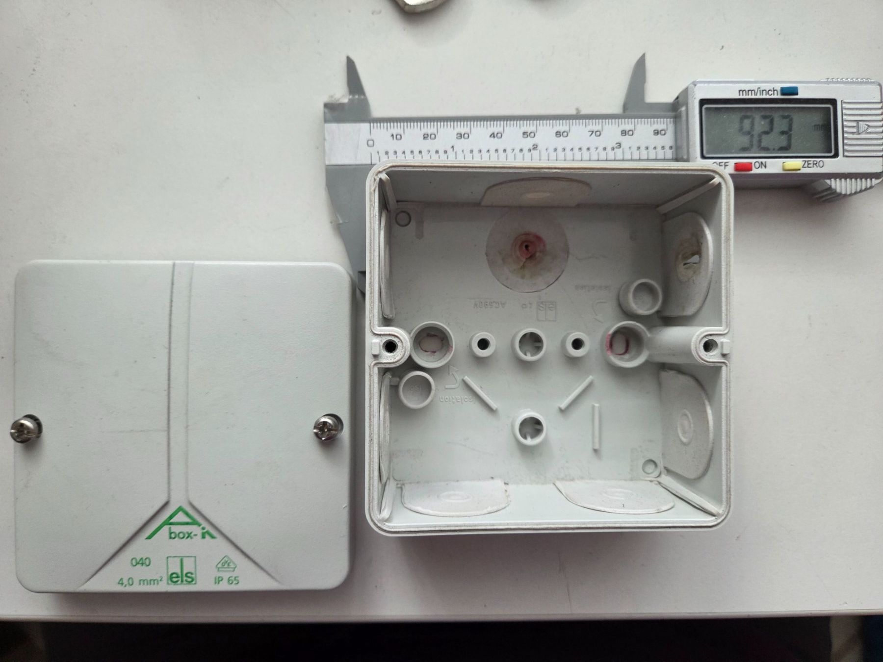 Alimentazione elettrica: Els, Abzweigdose 90 x 90 x 40, grau – Usato da Zürich venduto da eymen20 1