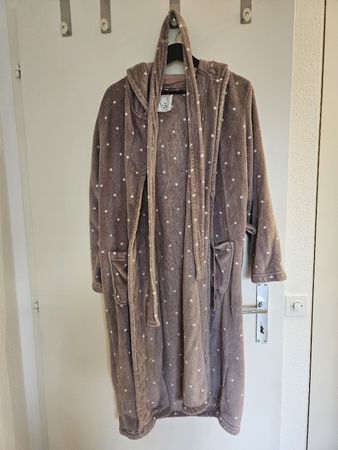 Peignoir à pois avec capuche couleur taupe