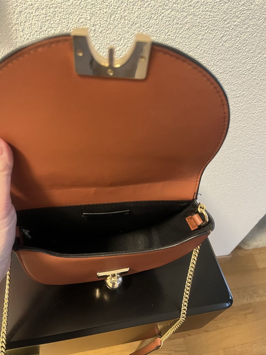 Mango Borse da donna: Umhängetasche mit Goldkette – Usato da Horn venduto da mon_52d6 1