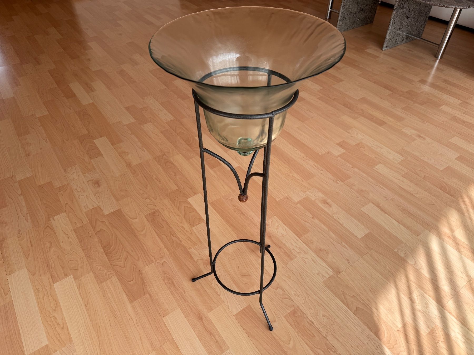 Altro per la casa: Schmiedeeisen Blumenständer mit Glasschale – Nuovo (secondo la descrizione) da Humlikon venduto da GX30