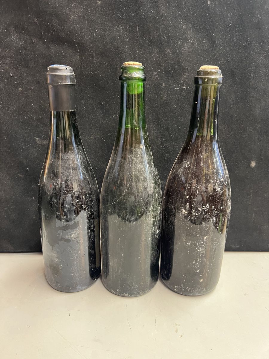 Vino: Lot de 3 BOUTEILLES DIVERSES – Nuovo (secondo la descrizione) da Genève venduto da Leboucheoreilles 5