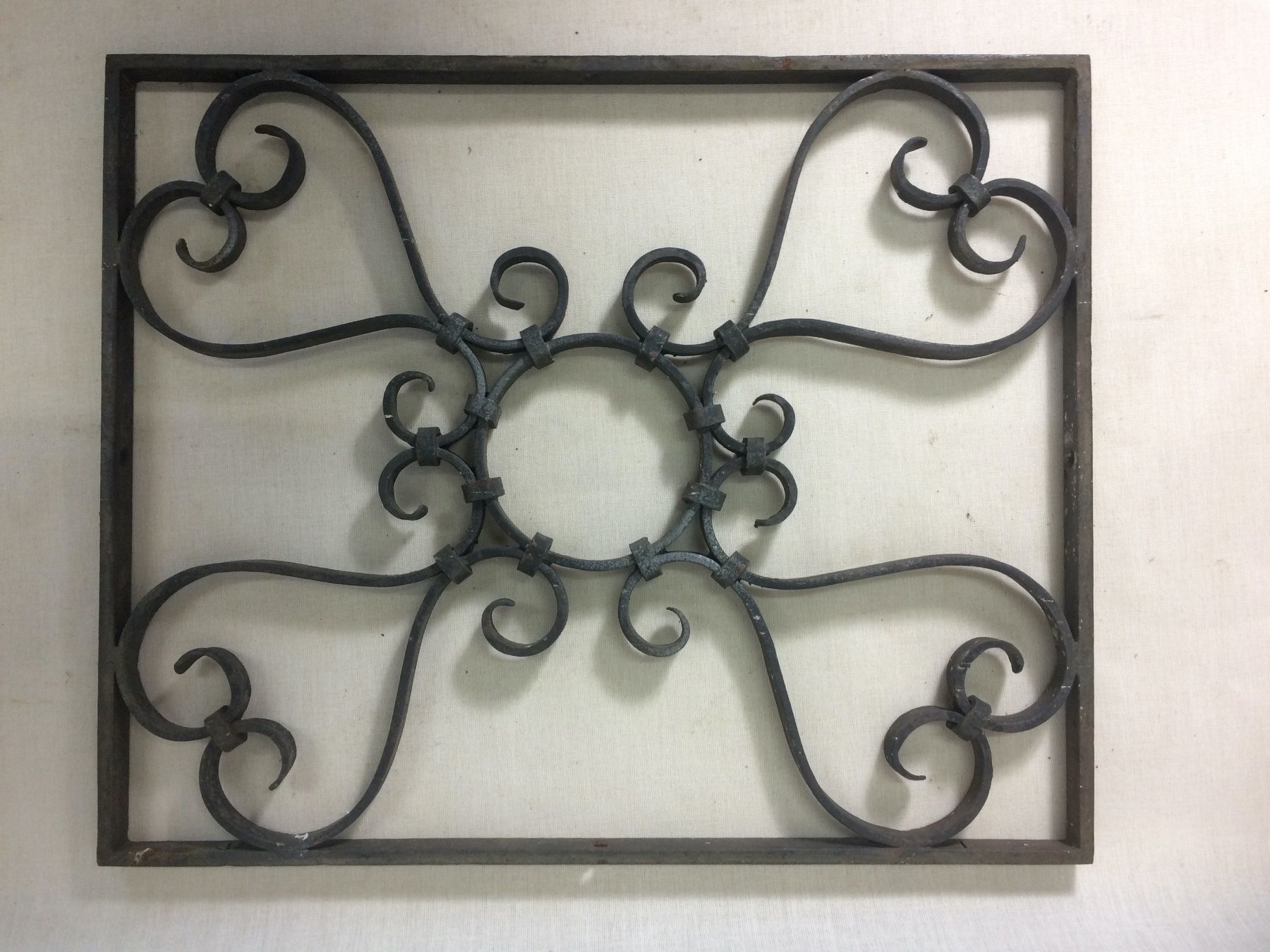 Gitter & Roste: Antikes Fenstergitter mit Wappen – Gebraucht aus Horw von luzernicus 5