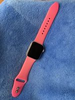 Apple Watch SE mit original, neustem Ladekabel
