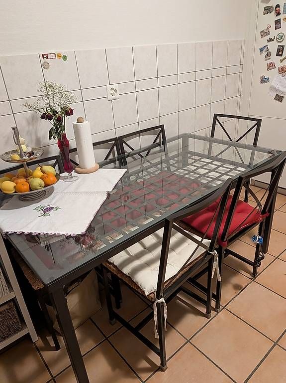 Set di tavolo e panche: Table Avec 6 chaises  – Usato da Lausanne venduto da ana_9gjp