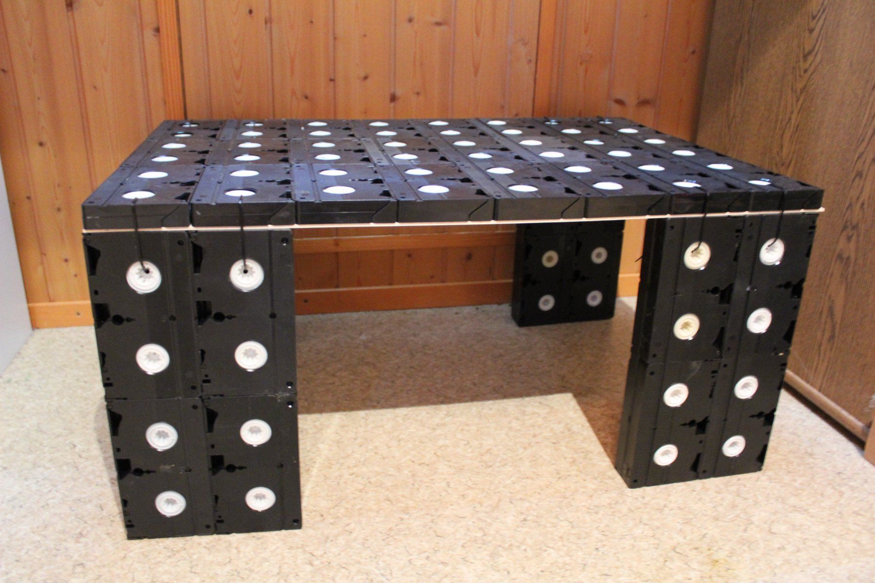 Tavoli: Salontisch Upcycling aus VHS – Usato da Kerns venduto da KIRSCHE06