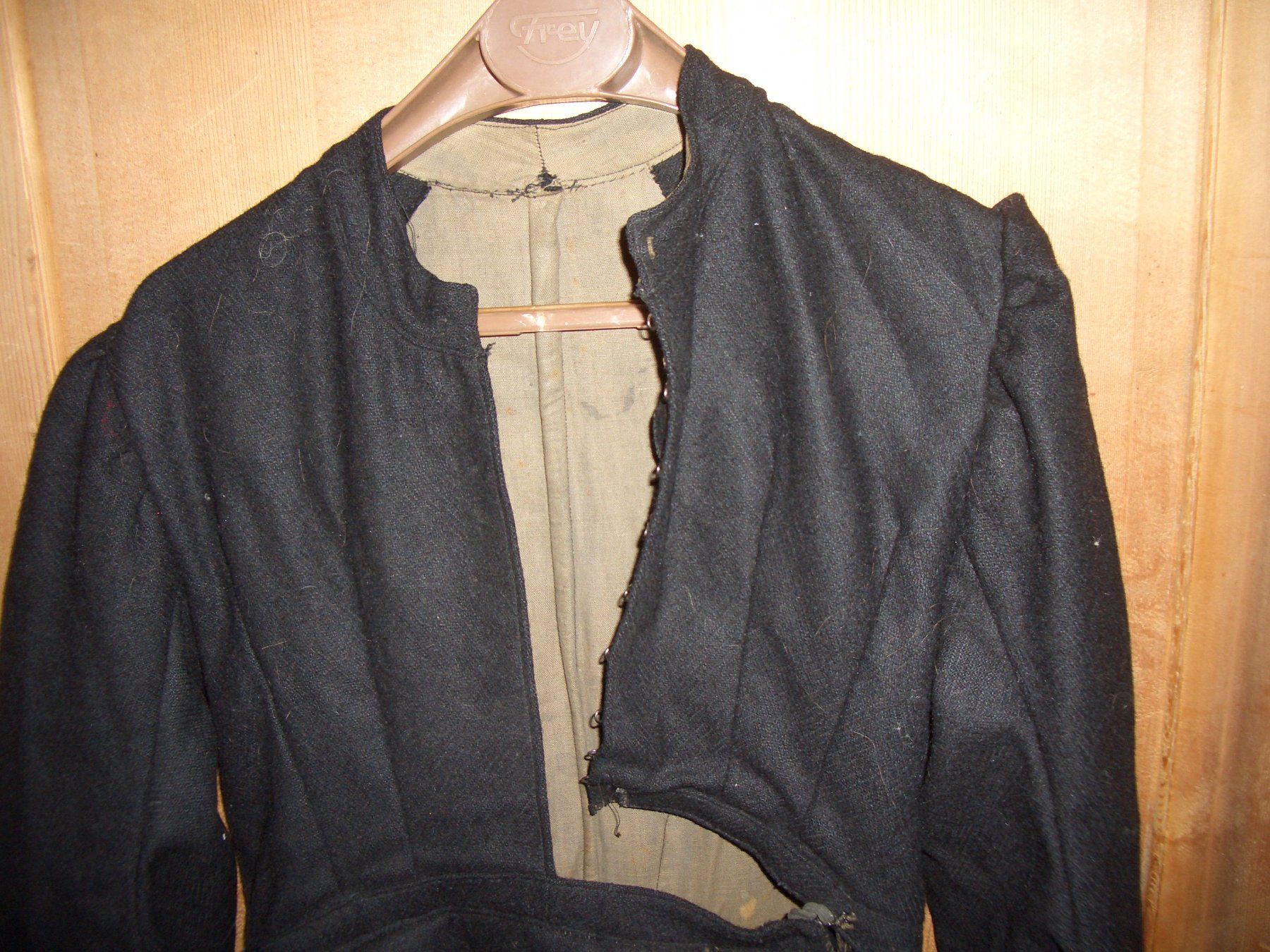 Vestiti: Antikes Kleid ca.80jährig – Usato da Präz venduto da Eroberto 2