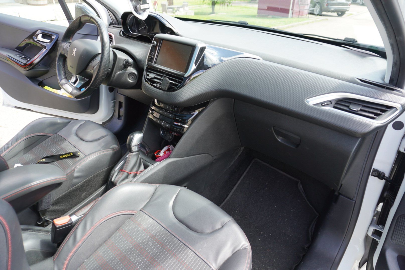 Peugeot Automobili: Peugeot 208 1.2i SST – Usato da Römerswil LU venduto da Apfel141 3