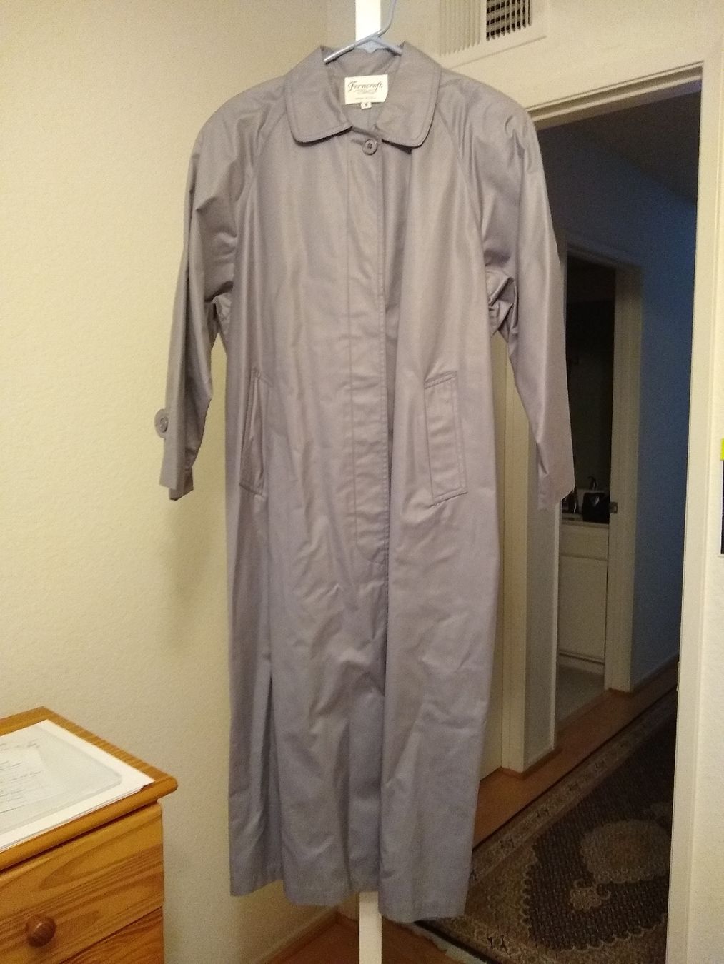 Mäntel: Elegant Grey Trenchcoat - Perfect for Fall! – Gebraucht aus Dübendorf von LoRi-2026