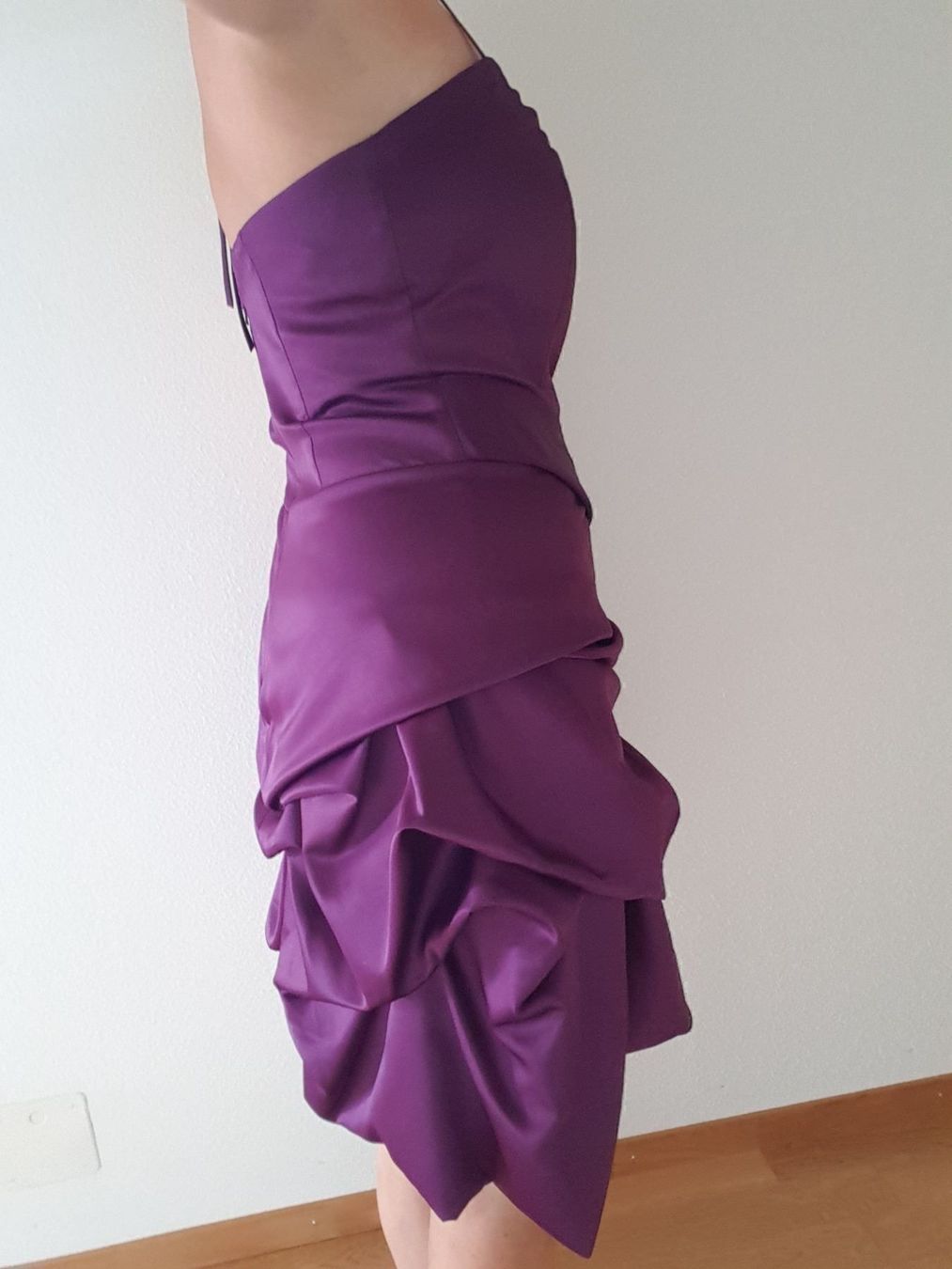 Vestiti: Neckholder-Cocktailkleid, Grösse 40 – Usato da Zug venduto da coramo