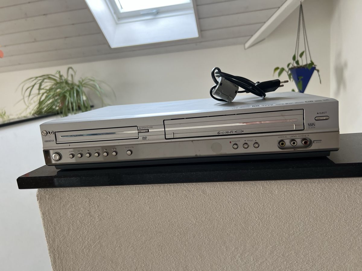 LG Registratori: LG V8806DVX DVD/VHS-Videorecorder – Usato da Schongau venduto da Retro_Shop
