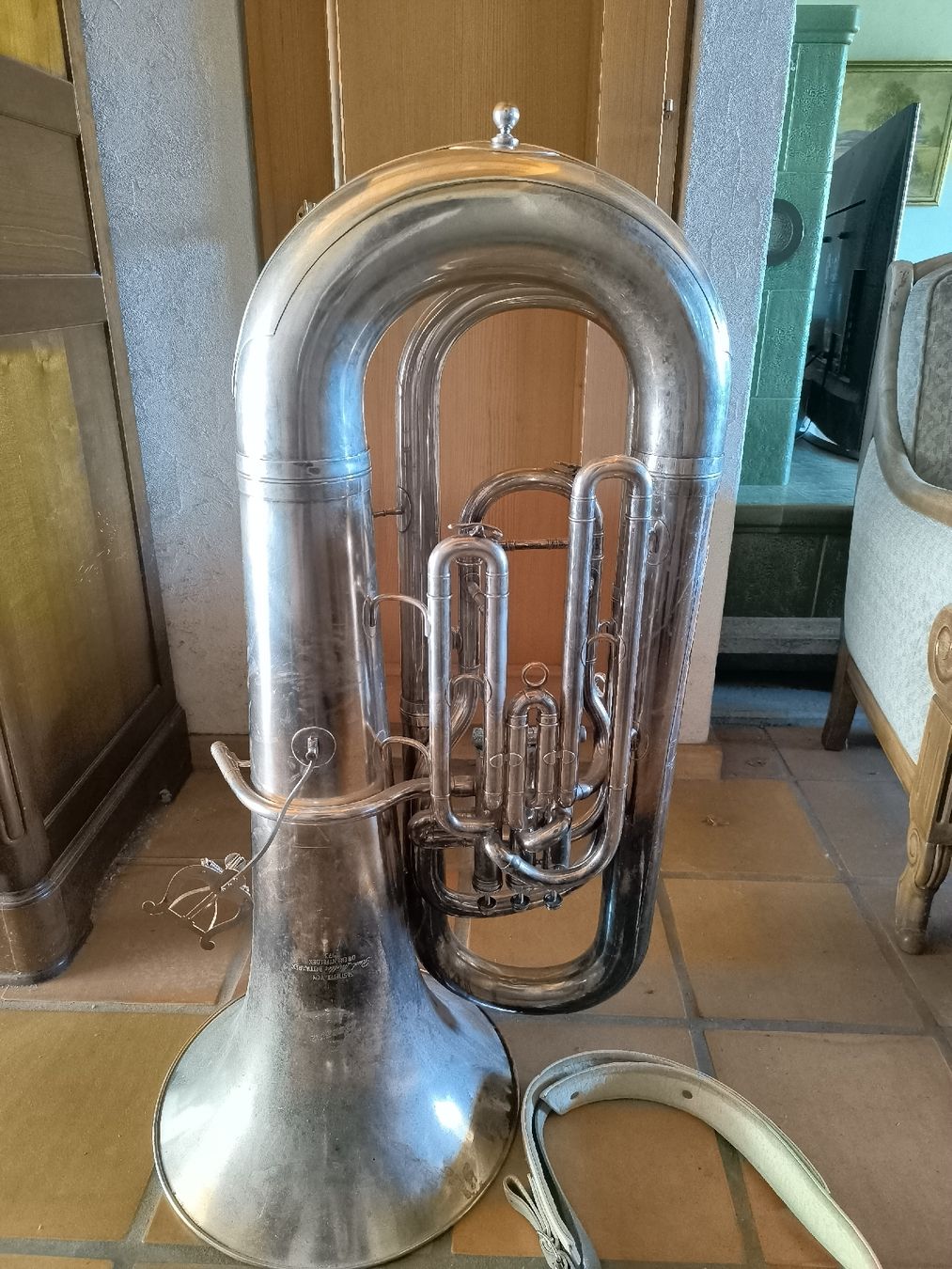 Besson Strumenti musicali: Besson Tuba New Standard – Difettoso da Kölliken venduto da BelzeBug 1