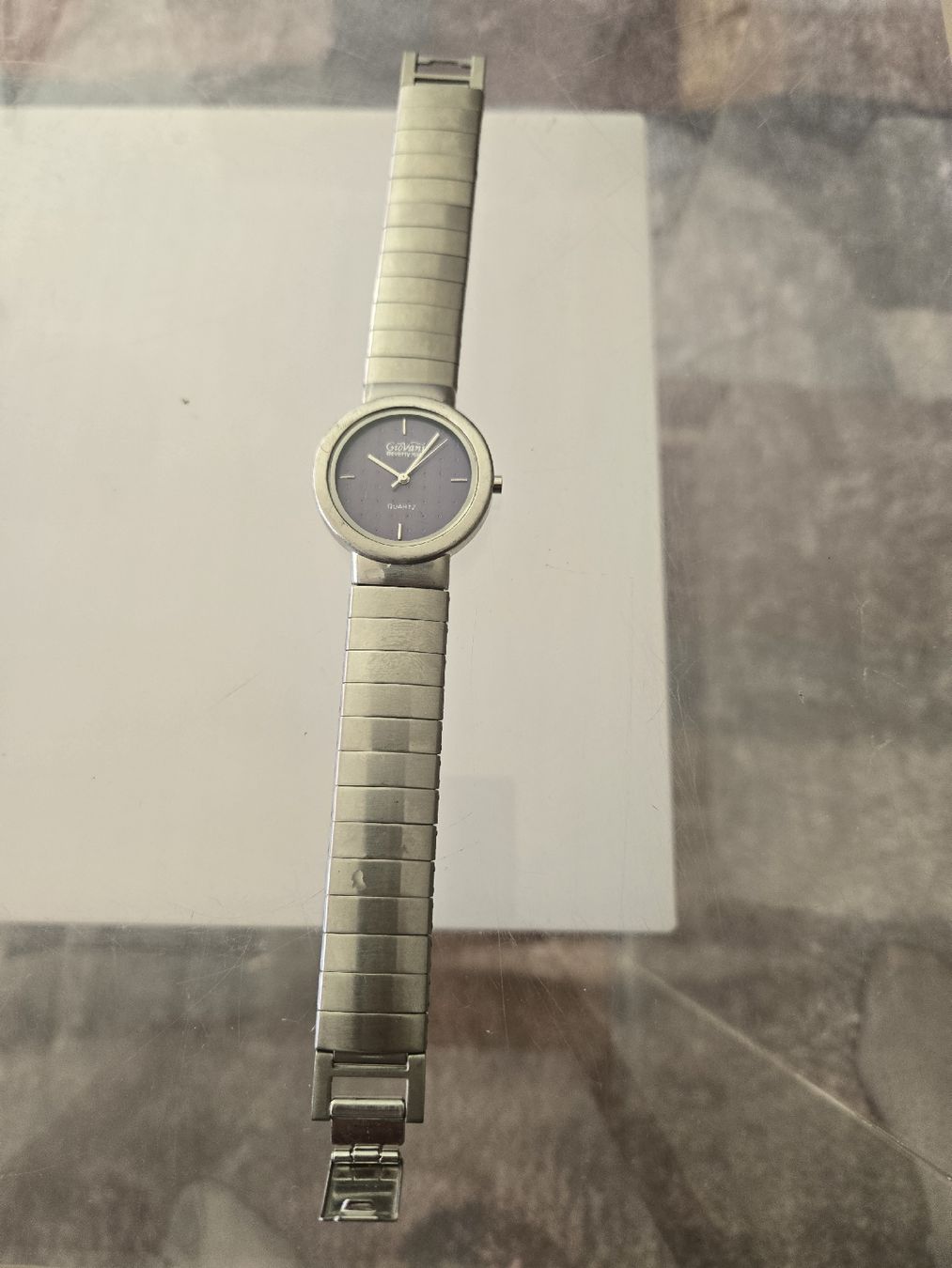 Uhren: Giovanni Beverly Hills Quarz-Armbanduhr – Gebraucht aus Bussigny von Kfdlt 1