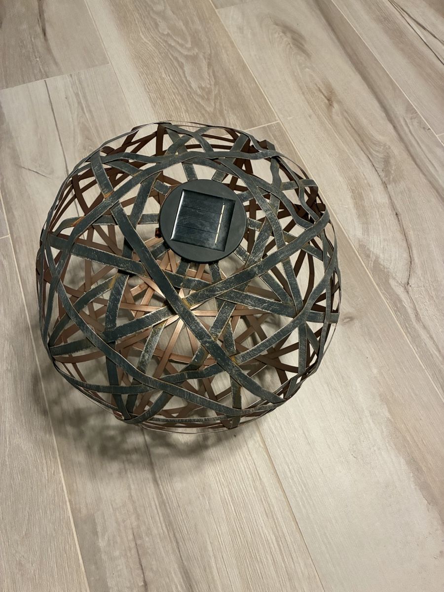 Lampade: Solarleuchte Kugel Metall geflochten – Usato da Dottikon venduto da Guido240