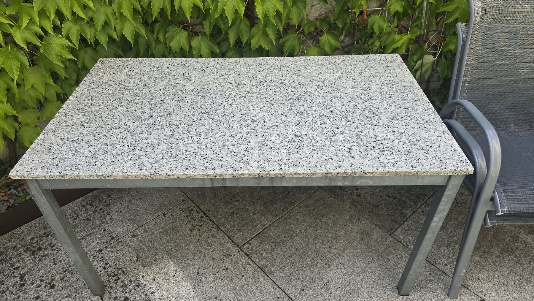 Set di tavolo e panche: Granittisch und 4 Stühle – Usato da Maur venduto da mue_7cvc 2
