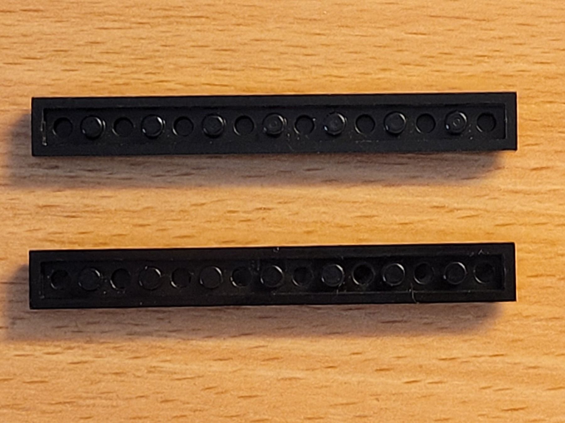 Lego Kit di costruzioni: Lego - 2 pièces noires plates à 8 tenons – Usato da Payerne venduto da tintin08 1