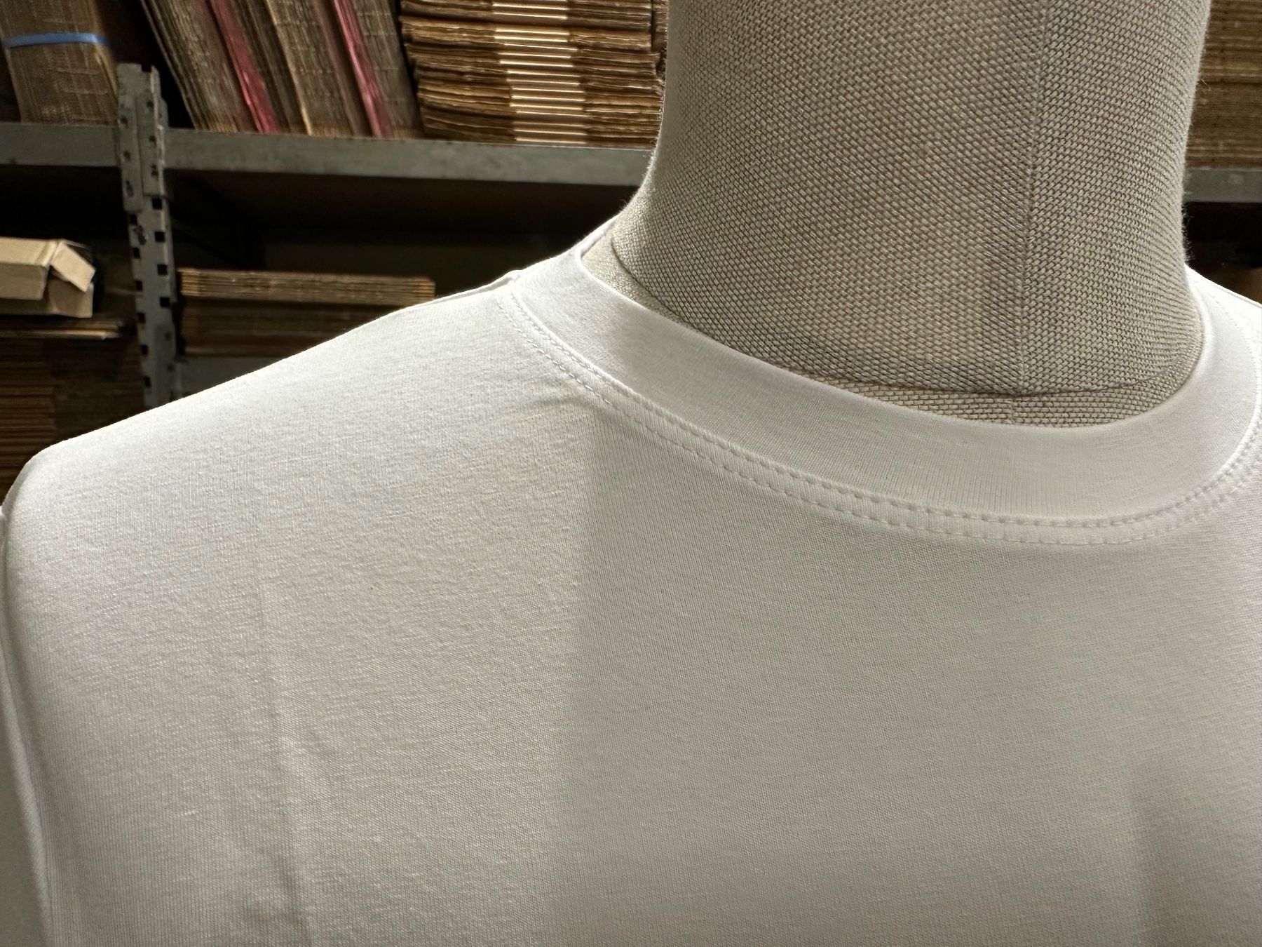 T-Shirts: 59Stk. neue, weisse T'Shirt 92% BW/ 8%Elastan – Neu und originalverpackt aus Necker von liq24 1