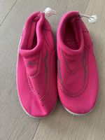 Badeschuhe 33 gross geschnitten