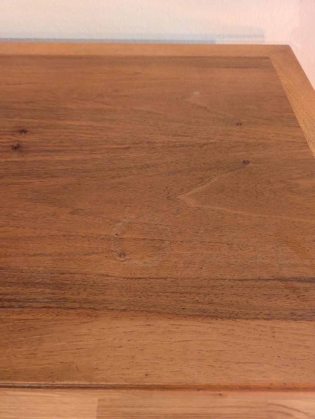 Tavoli: Antiker Tisch mit Stuhl – Usato da Basel venduto da N014 4